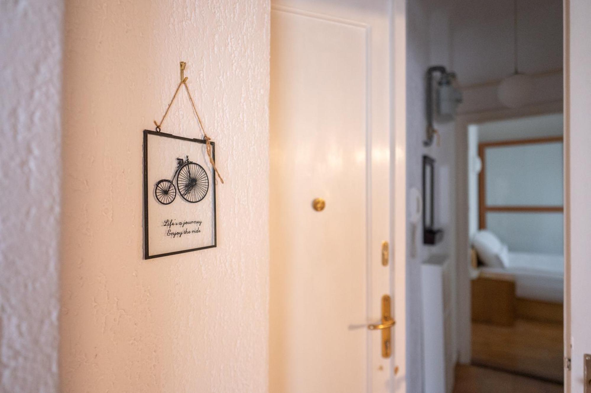 Bricks & Bikes Apartment ซาเกร็บ ภายนอก รูปภาพ