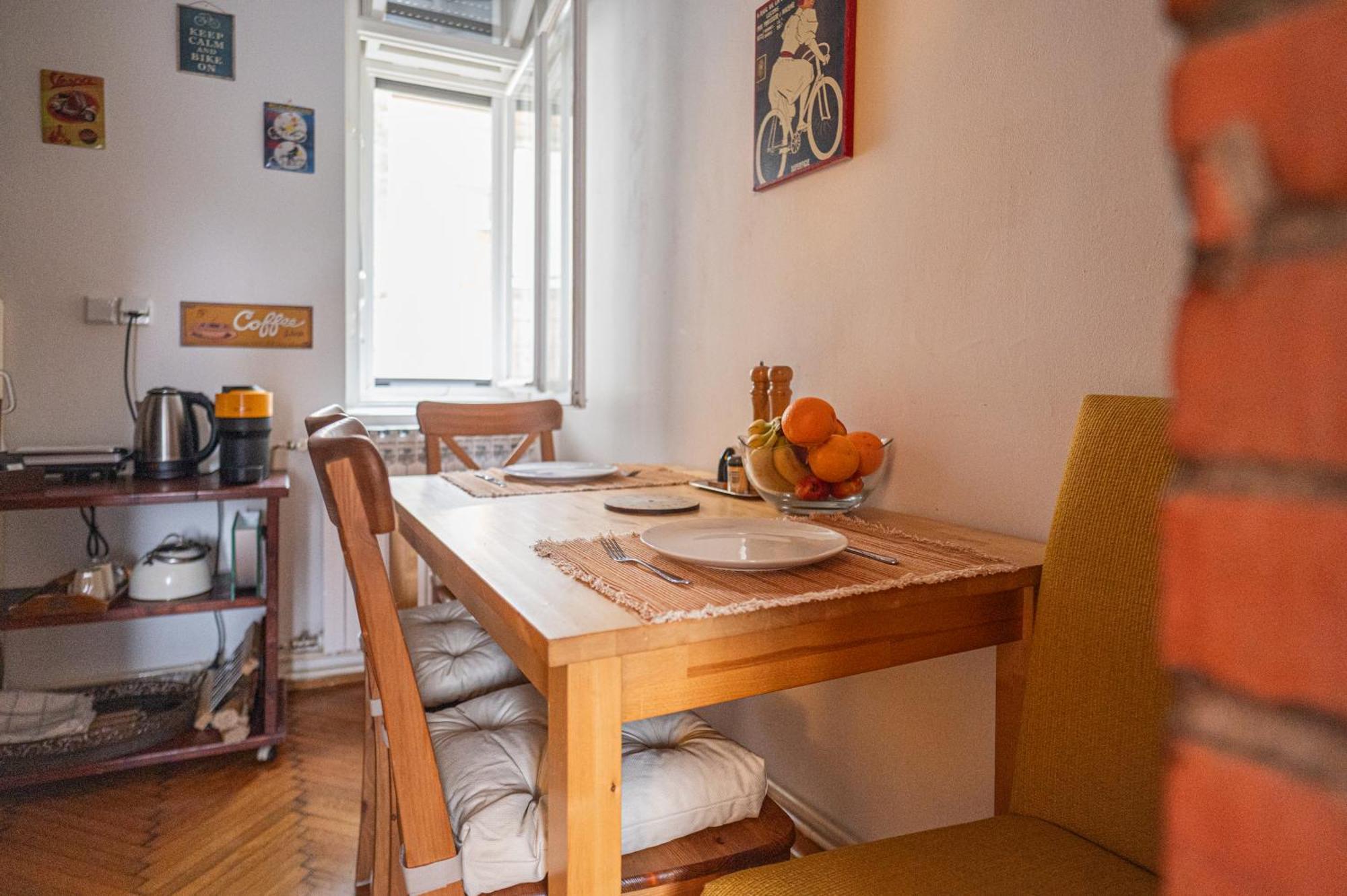 Bricks & Bikes Apartment ซาเกร็บ ภายนอก รูปภาพ